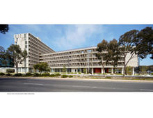 View of west facade from Torrey Pines Road - Photo Credit: Tim Griffith
